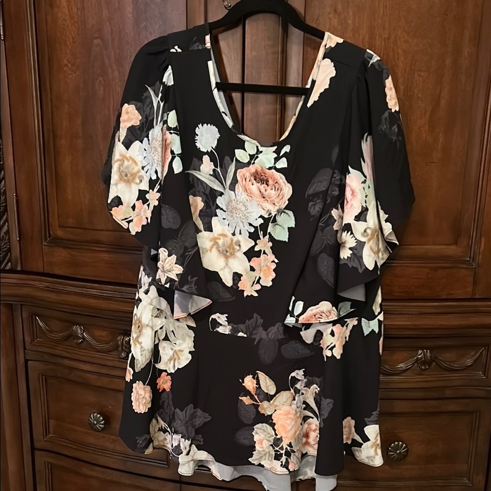 City chic peblum flutter sleeve top size large (20) like new